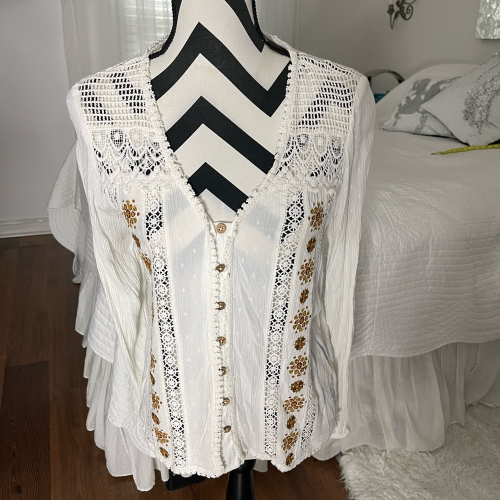 Pretty blouse, western style with embroidery details and lace inserts.